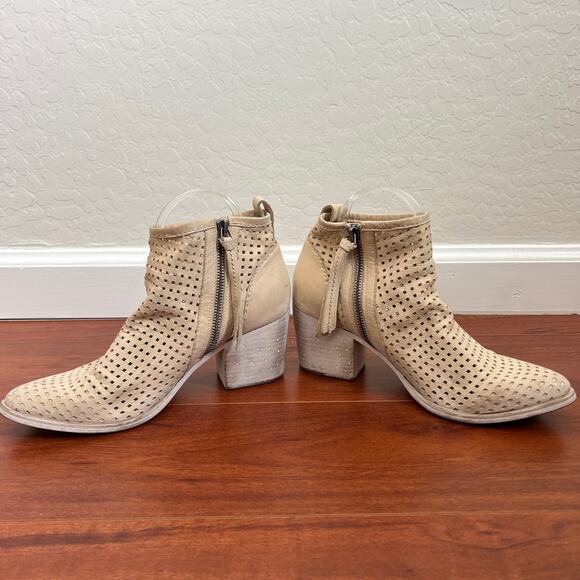 Dolce Vita Cream Whitewash Block Heel Almond Toe Perforated Booties Womens 8 - Picture 9 of 14